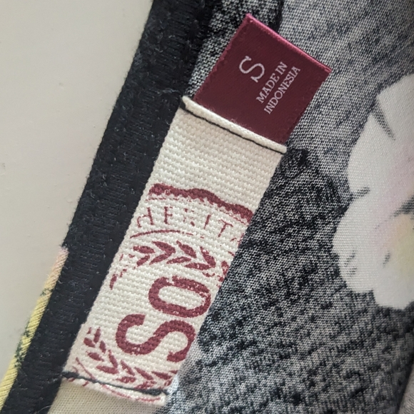 So crop top - Picture 2 of 3